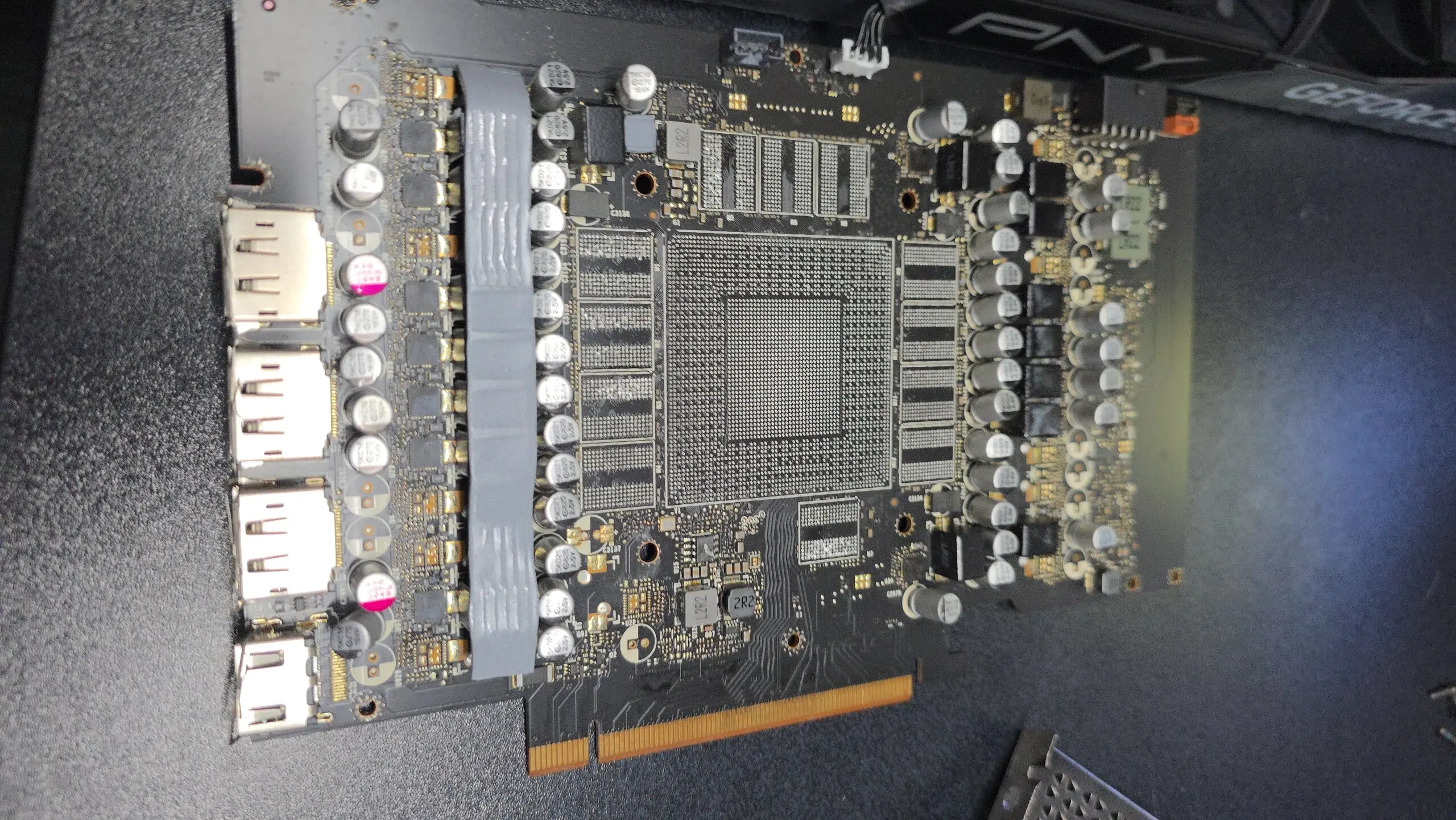 RTX 4090 scam - no gpu nor memory chips